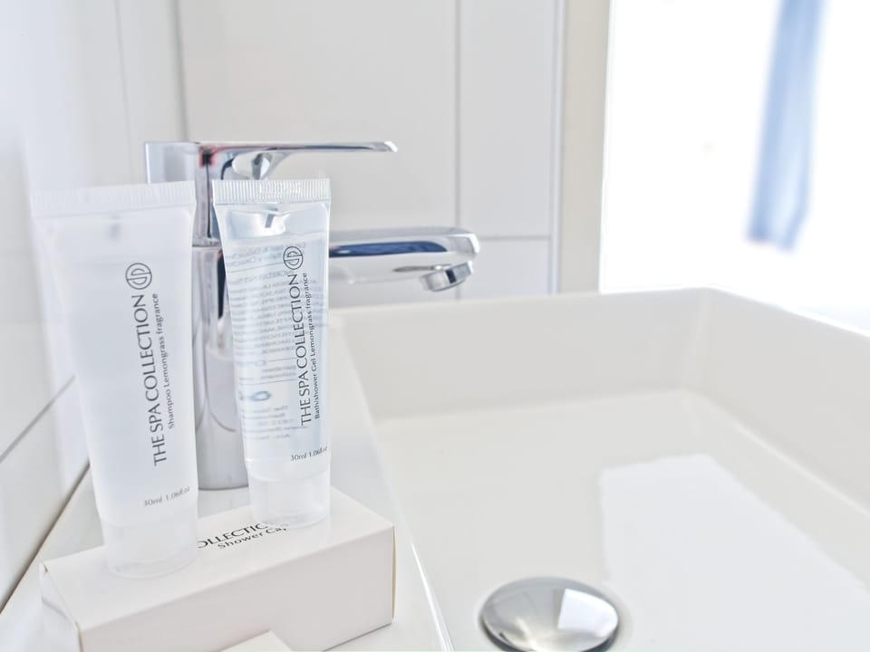 Double Room | Bathroom | Free toiletries, hair dryer, towels