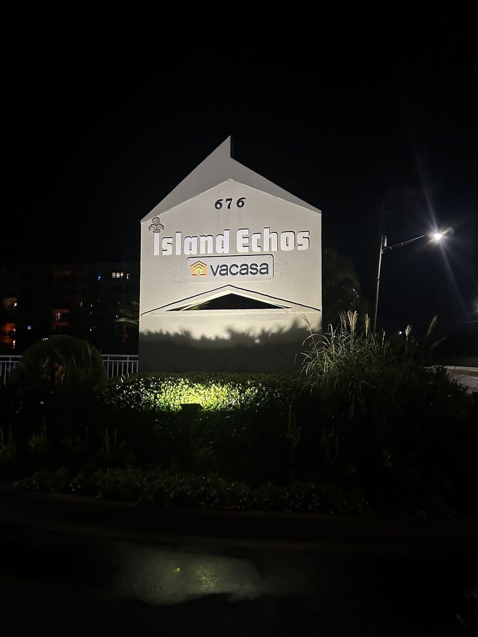 Island Echos sign at road