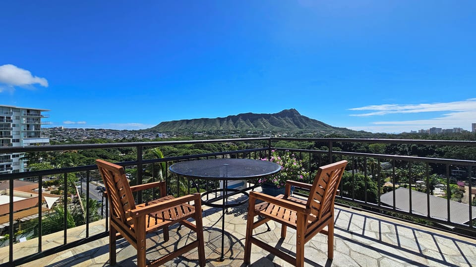 SUNDECK: 10th Floor common area sundeck open from Sunrise until 10:00PM