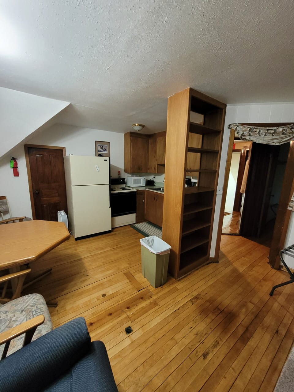 upstairs kitchentte