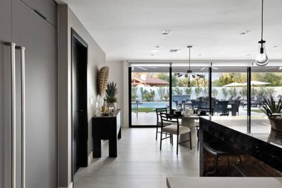 Complete Kitchen w/ Stainless Steel Appliances