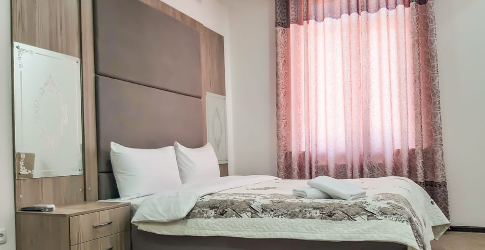 Deluxe Double Room | Desk, WiFi (free), bed sheets