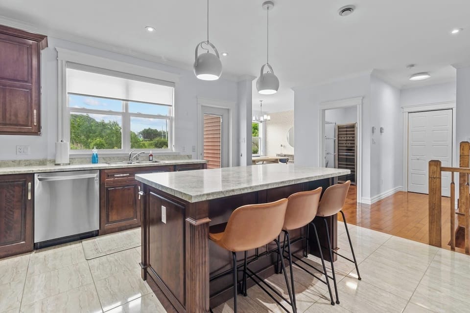 Culinary Magic with a View: Experience a Fully Equipped Kitchen, Where Cooking and Breathtaking Views Collide