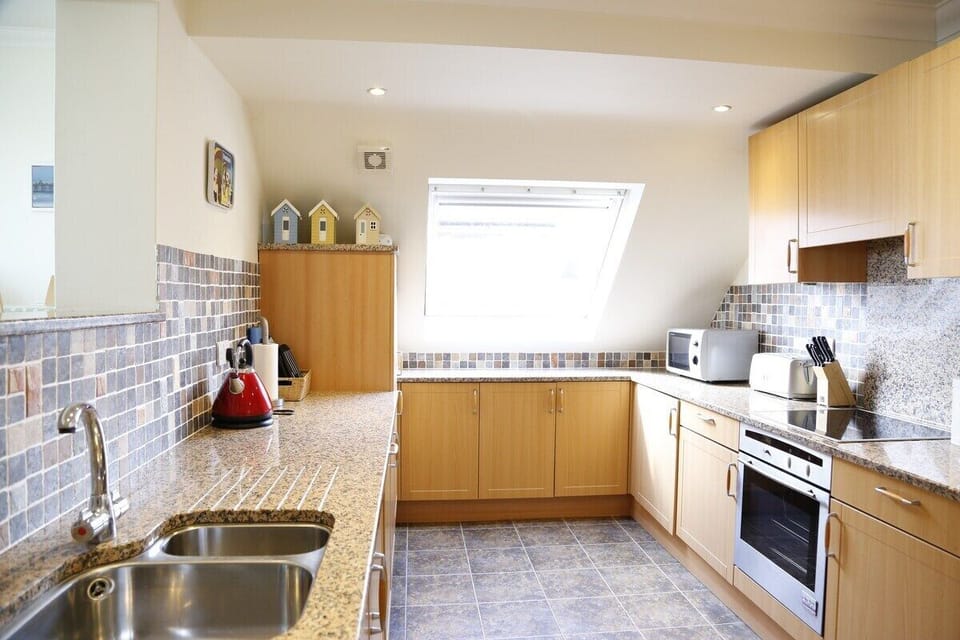 Kitchen  - Luna's Seaview Apartment in Broadstairs, Kent Hosted by @seastayuk www.seastay.co.uk