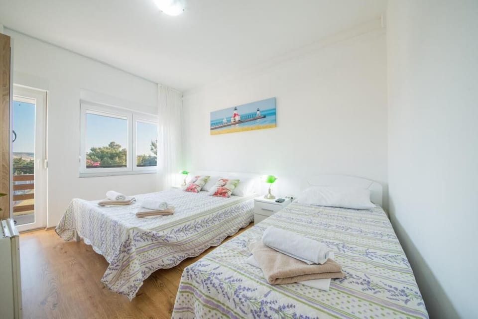 Luxury Triple Room, Multiple Beds | Desk, laptop workspace, free WiFi, bed sheets