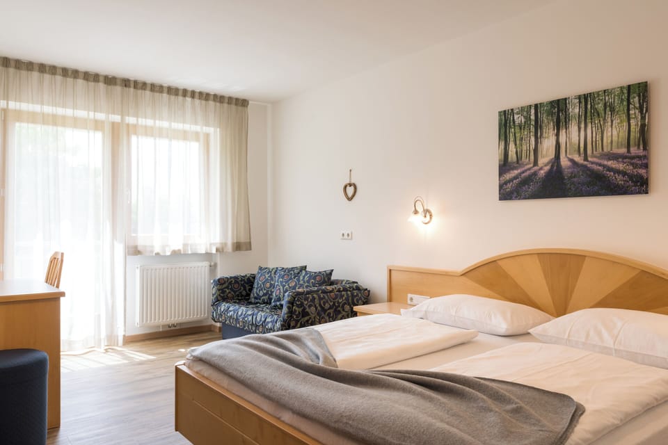 Standard Double Room, 1 Queen Bed, Non Smoking, Private Bathroom | In-room safe, desk, laptop workspace, soundproofing