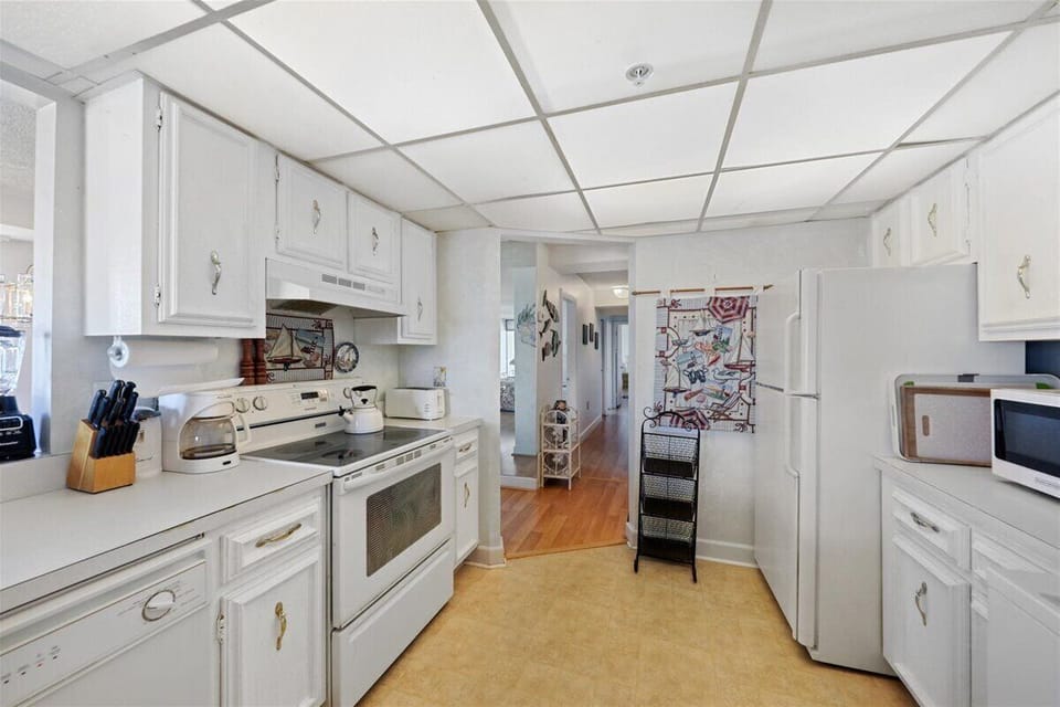Bright, White & Beachy - this Kitchen is sure to WOW!