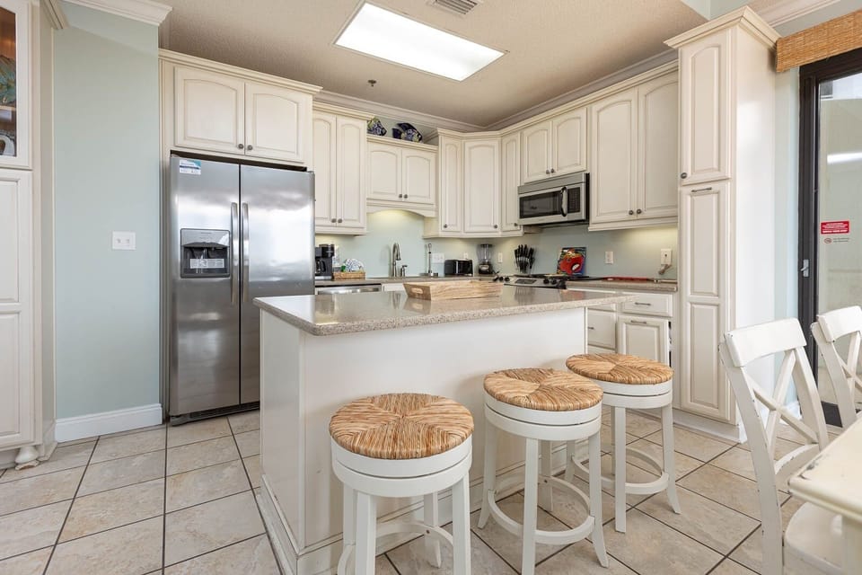 Condo, 3 Bedrooms | Private kitchen | Coffee/tea maker, fridge, oven