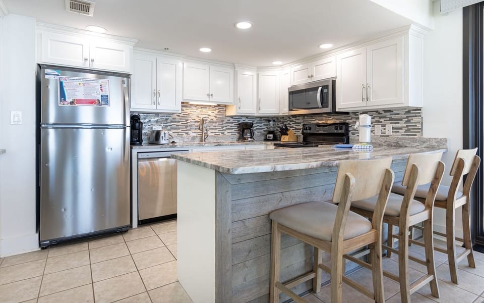 Condo, 3 Bedrooms | Private kitchen | Coffee/tea maker, fridge, oven