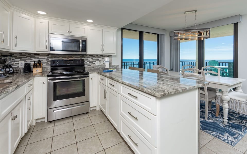 Condo, 3 Bedrooms | Private kitchen | Coffee/tea maker, fridge, oven