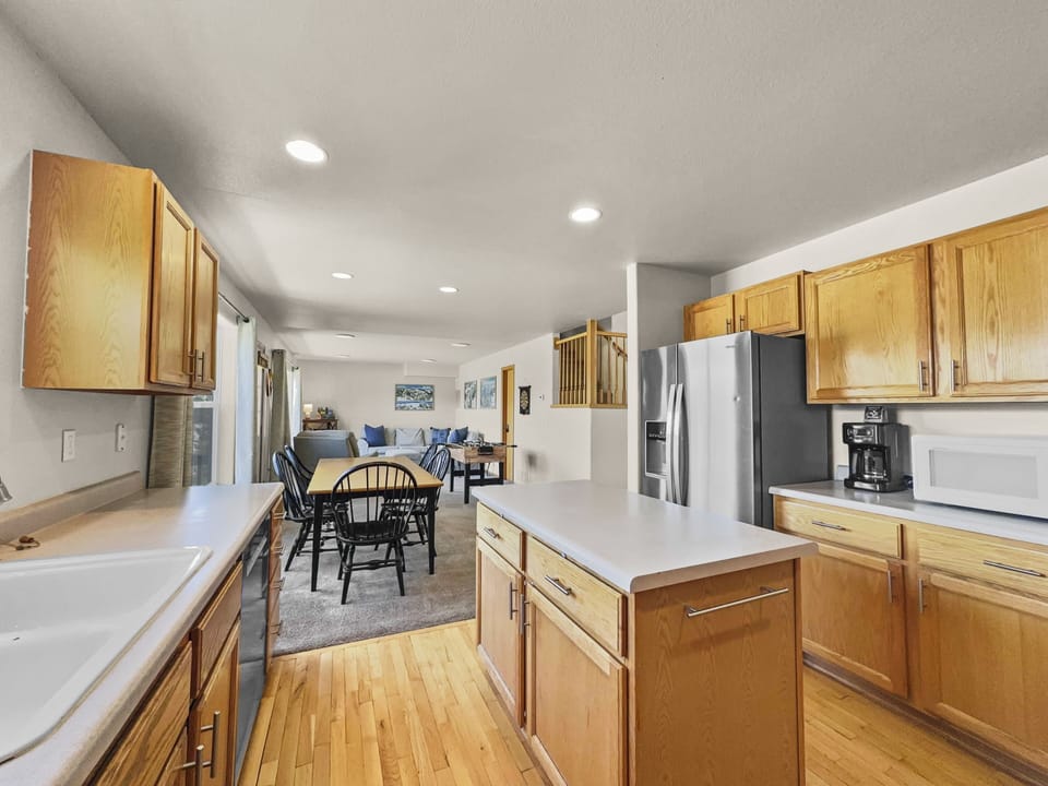 Townhome, 4 Bedrooms | Private kitchen | Fridge, oven, coffee/tea maker, toaster
