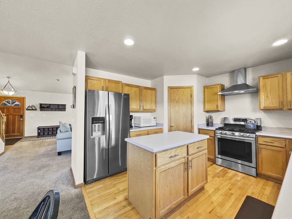 Townhome, 4 Bedrooms | Private kitchen | Fridge, oven, coffee/tea maker, toaster