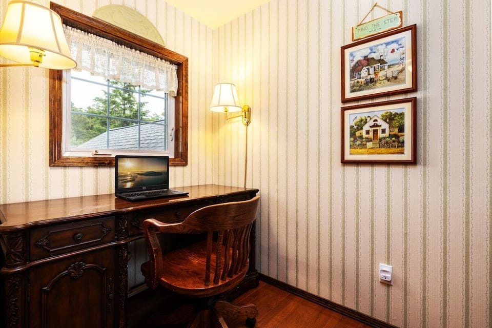 Get all your remote work done from the comfort of the upstairs desk with the convenience of high-speed Astound internet