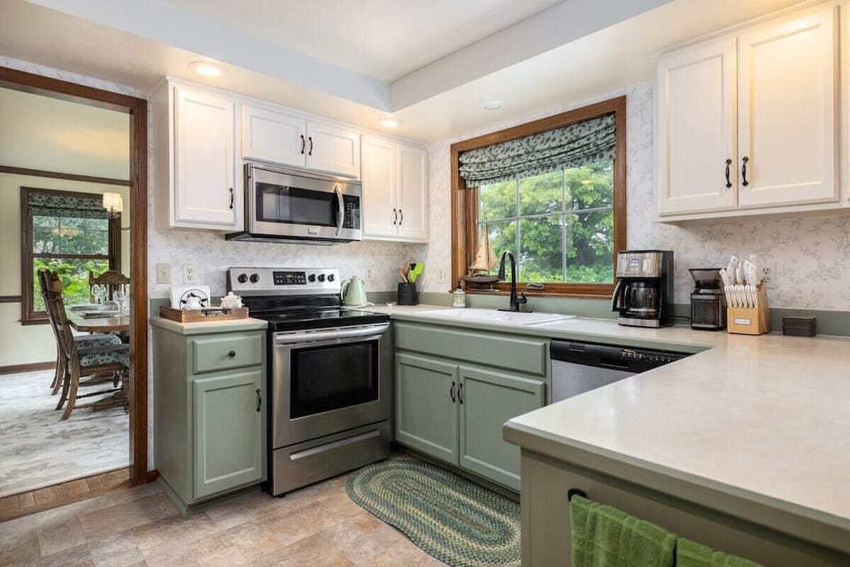 Prepare great meals in the kitchen with the Frigidaire oven and five-burner stove