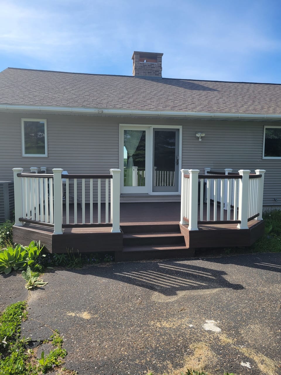 Back deck with driveway access