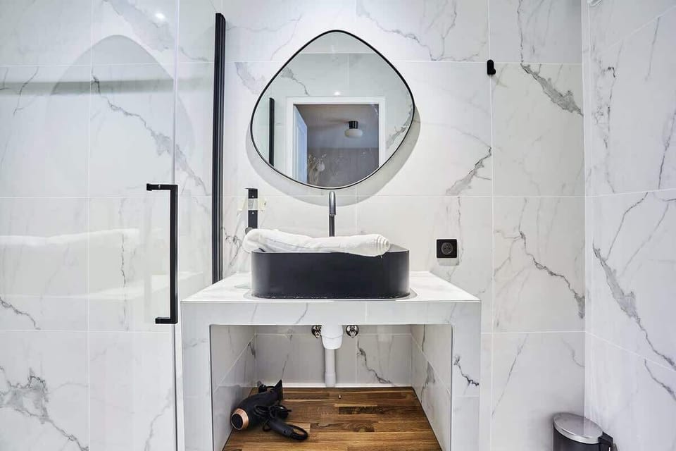 Salle de bain avec toilette
