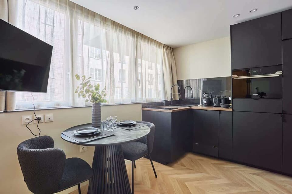 Espace repas, cuisine tout équipée