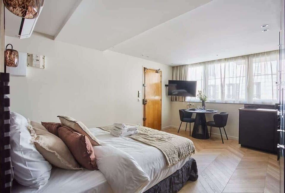 Espace à vivre avec lit queen size