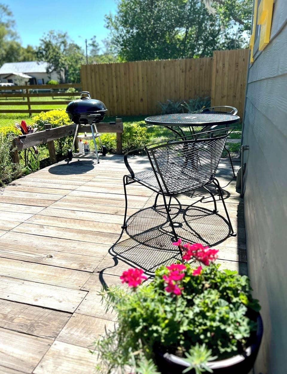 Enjoy an open backdeck overlooking a majestic oak tree. 