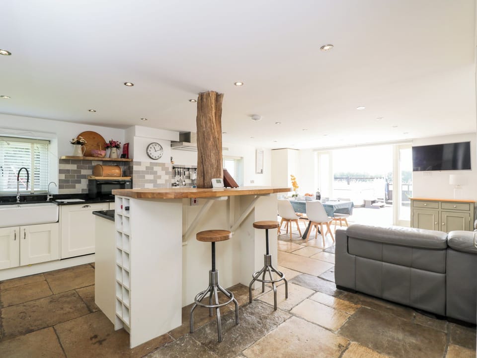 Fridge, dishwasher, electric kettle, toaster