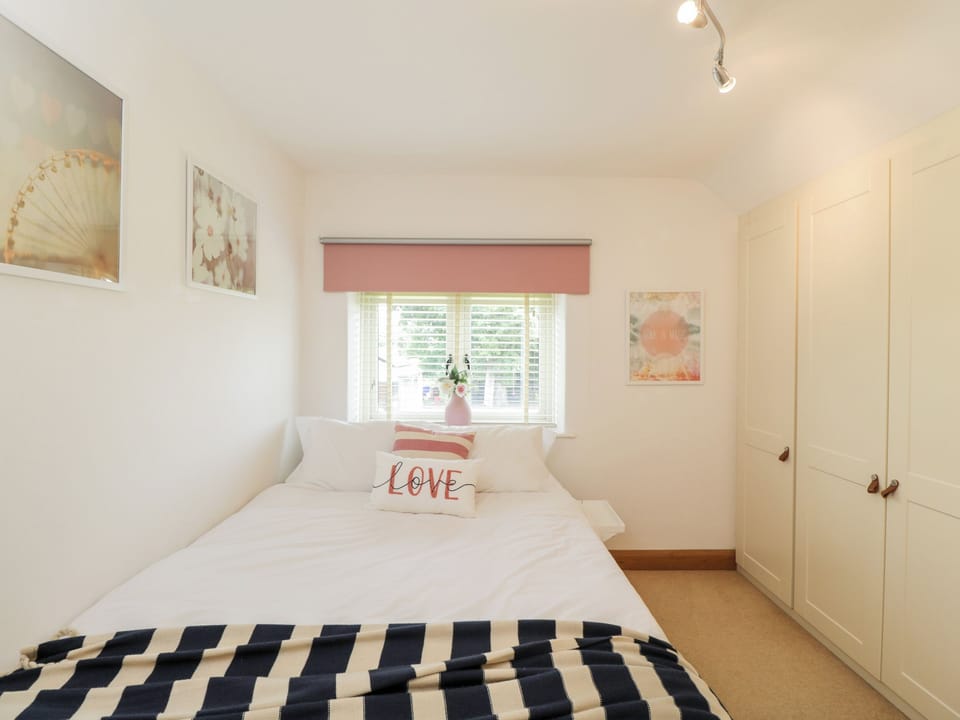 4 bedrooms, individually decorated, individually furnished, free WiFi