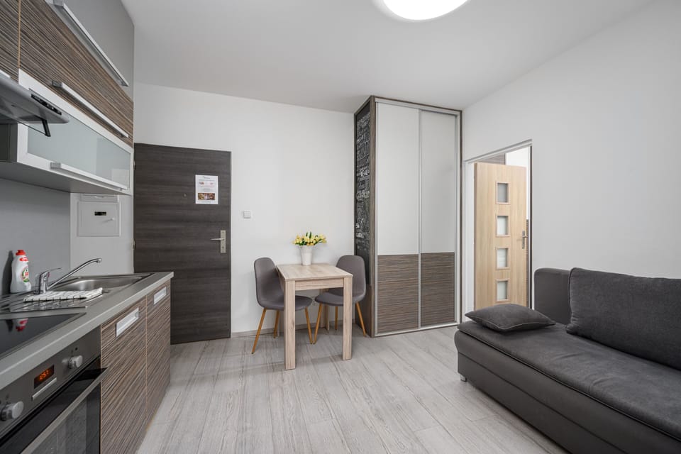 Suite, Balcony (#4) | Living area | 1-inch flat-screen TV with satellite channels