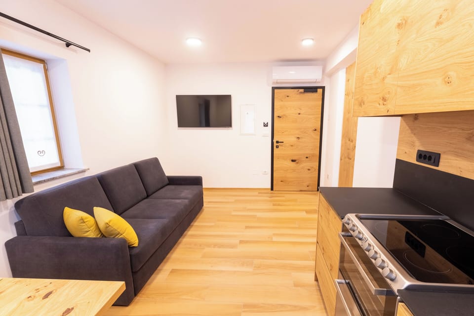 Deluxe Apartment | Living area | 42-inch Smart TV with cable channels, heated floors