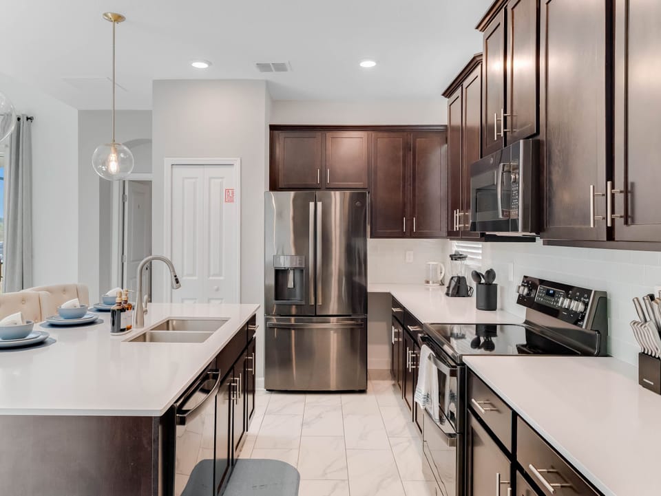 Fully Equipped Kitchen (1)