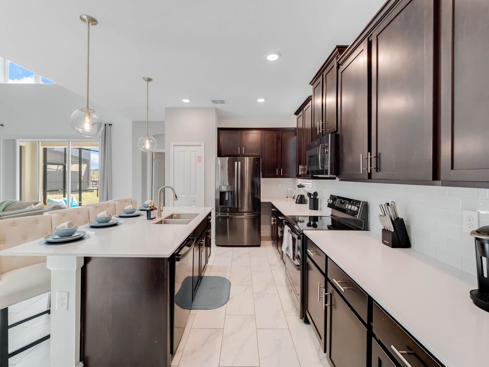 Fully Equipped Kitchen (2)