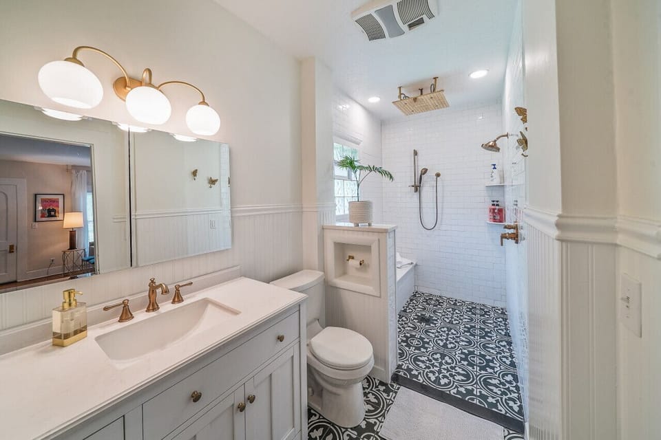 Downstairs full bath with rainwater shower