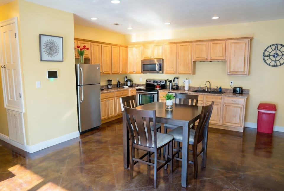 Bright full kitchen with dining for 4 and stainless steel appliances
