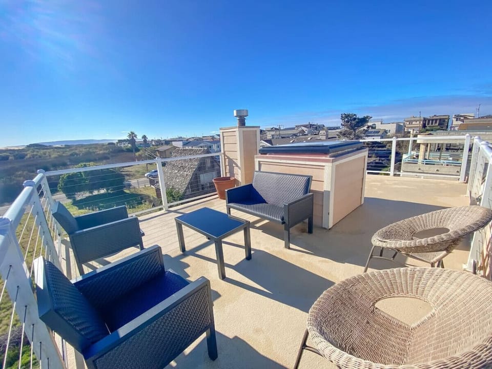 Rooftop Deck perfect for lounging