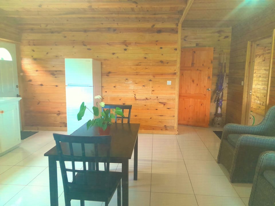 Basic Cottage | Private kitchenette | Fridge, oven, cookware/dishes/utensils, dining tables