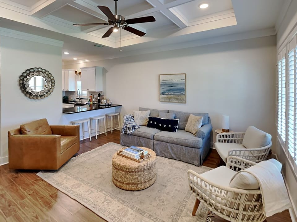 House, Multiple Beds, Pool Access, Pool View | Living area | TV