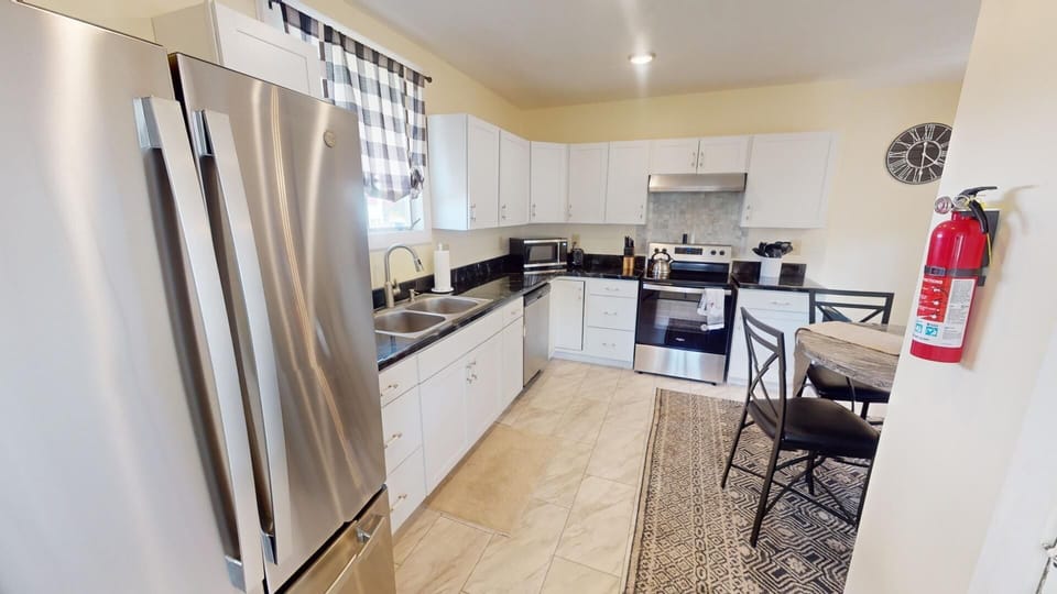 Maple_Leaf_Inn_1st_Choice_Lodging