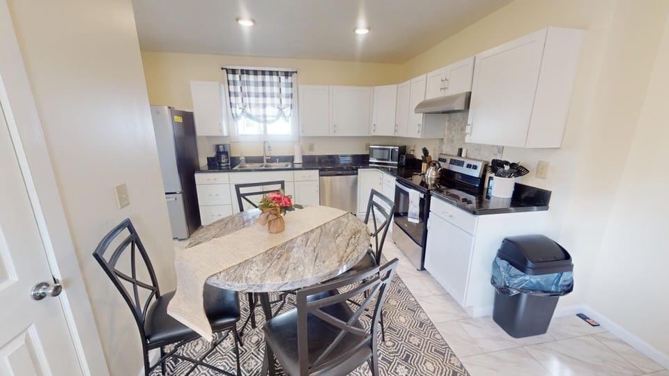 Maple_Leaf_Inn_1st_Choice_Lodging
