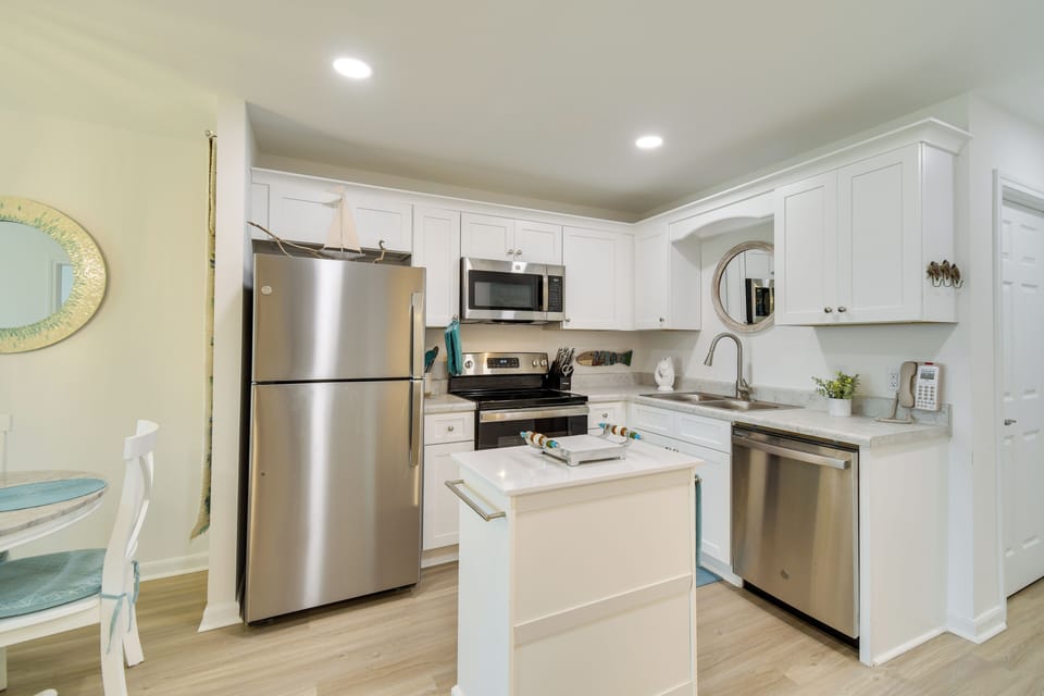 Kitchen | Coffee Maker | Toaster | Complimentary Spices