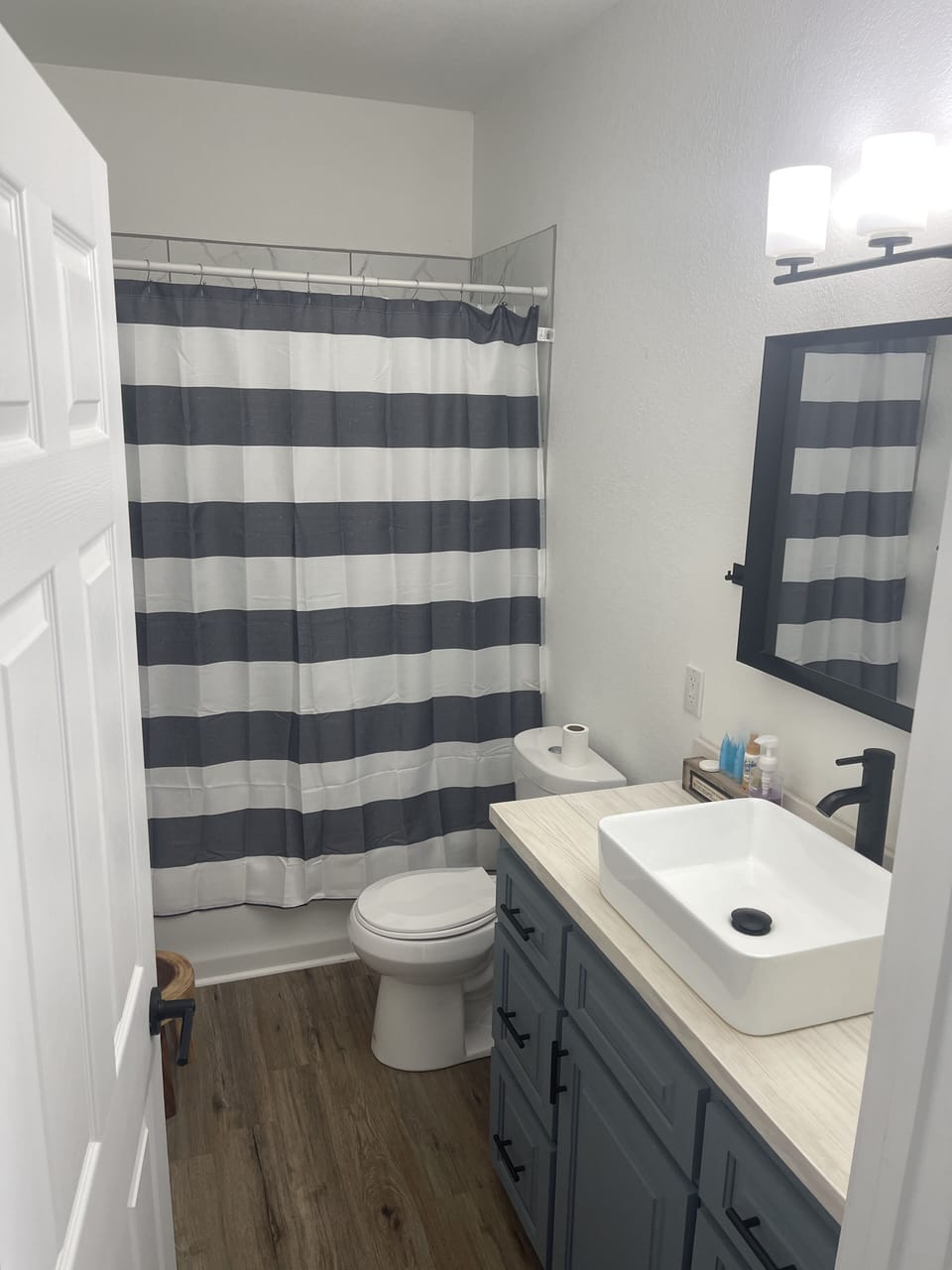Full Bathroom #2 shower/bath combo