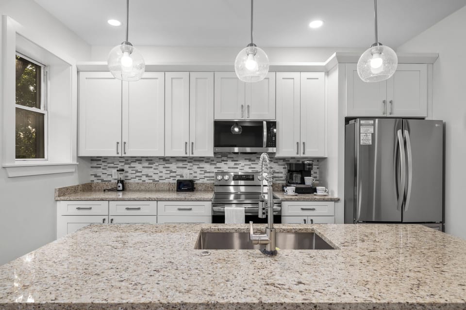 Kitchen - Center Island Sink With Deep Base