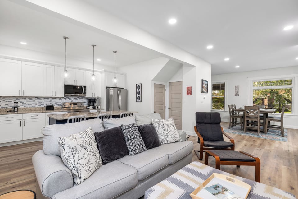 Living Room Looking To Kitchen