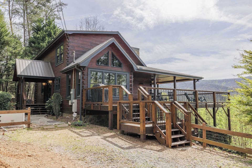 Above the Clouds — a rustic Blue Ridge cabin rental nestled in the North Georgia mountains, offering sweeping mountain views and total seclusion.