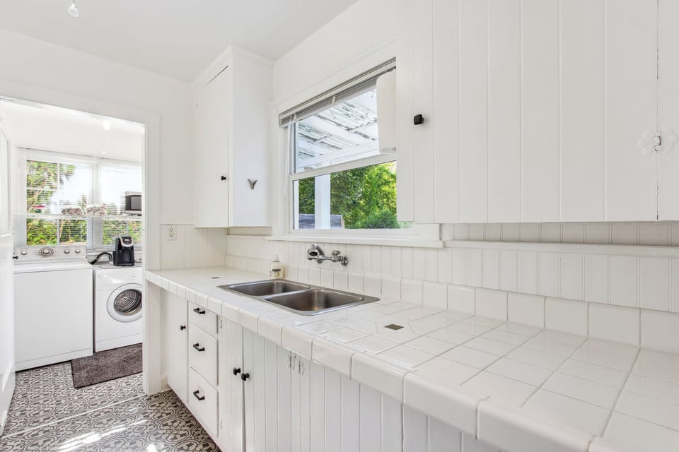 Kitchen | Cooking Basics | Coffee Maker | Paper Towels/Trash Bags Provided