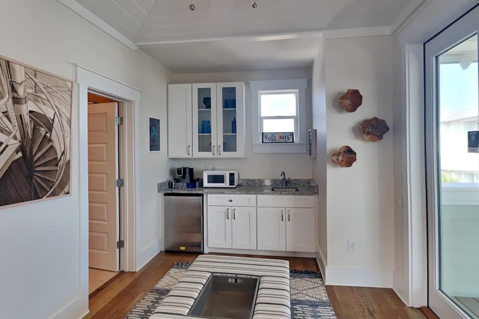 House, Multiple Beds, Patio, Garden View | Private kitchen | Fridge, microwave, oven, stovetop