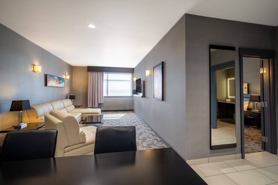 Premium bedding, in-room safe, desk, laptop workspace