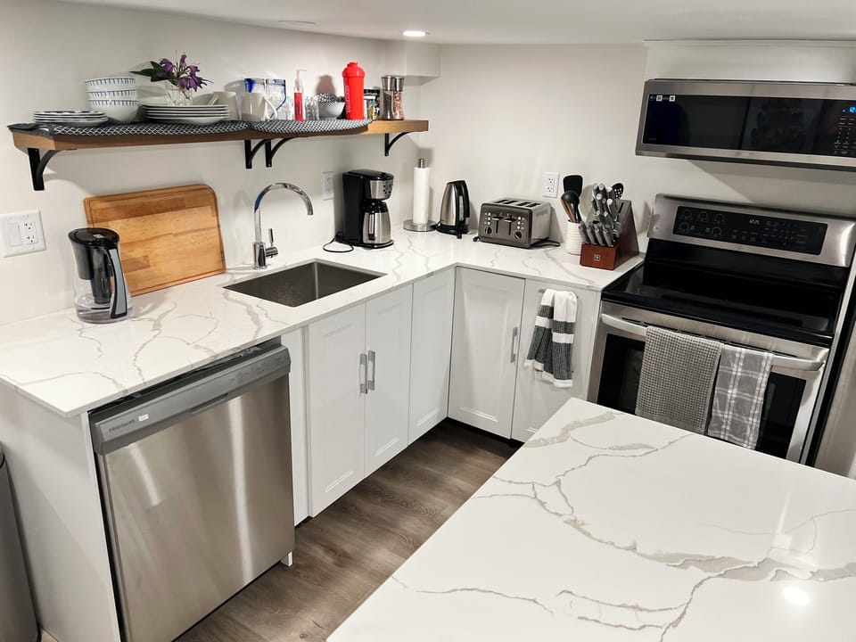 Brand New in 2023! Bright and spacious 2 Bedroom!