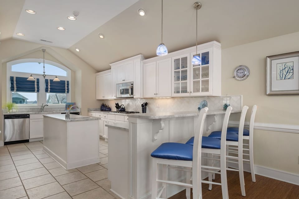 DE11: Carolina Blue | TL Kitchen Area- Island Seating for 4