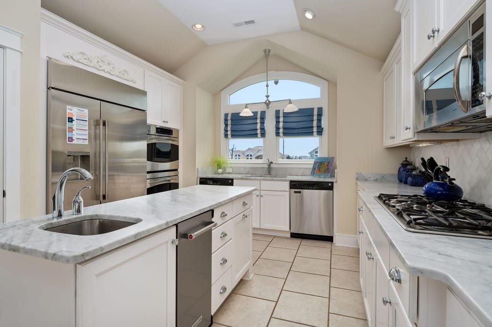 DE11: Carolina Blue | TL Kitchen  Area - 2 Dishwashers, 2 Ovens, Gas Range