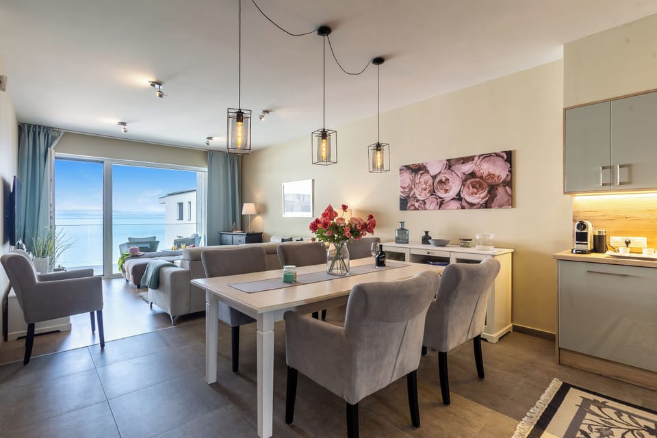 Family Apartment, 2 Bedrooms, Balcony, Lakeside (Lake Side Luxury-Steps To The Lake) | Dining