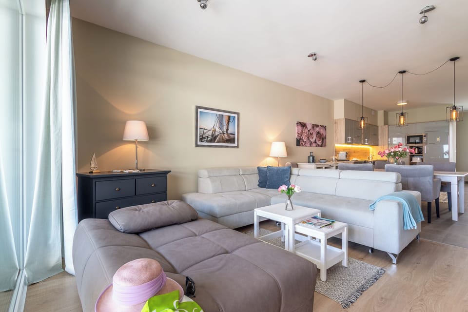 Family Apartment, 2 Bedrooms, Balcony, Lakeside (Lake Side Luxury-Steps To The Lake) | Living area | TV