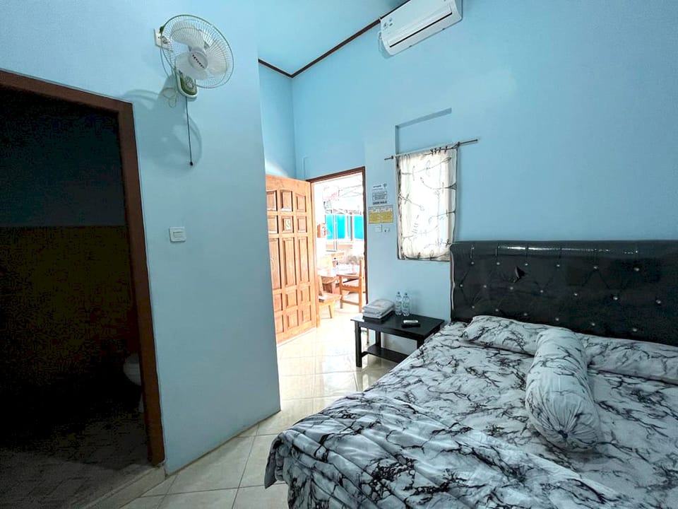 Deluxe Studio | Desk, laptop workspace, free WiFi, bed sheets